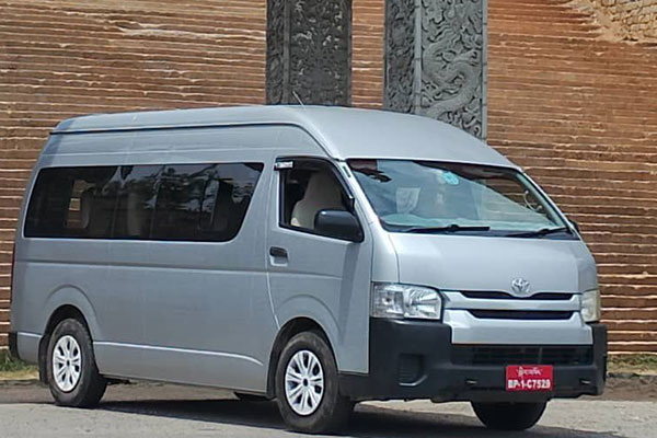 Hightoof Hiace Bus